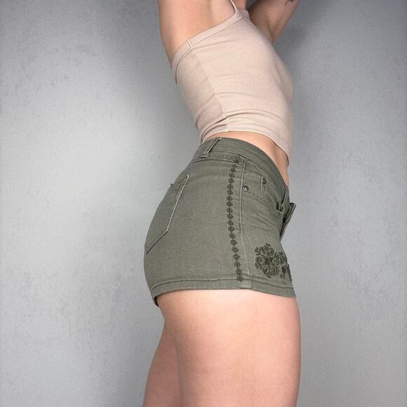 Green mini shorts low rise embroidered denim shorts from Harper size 26” - Picture 3 of 8